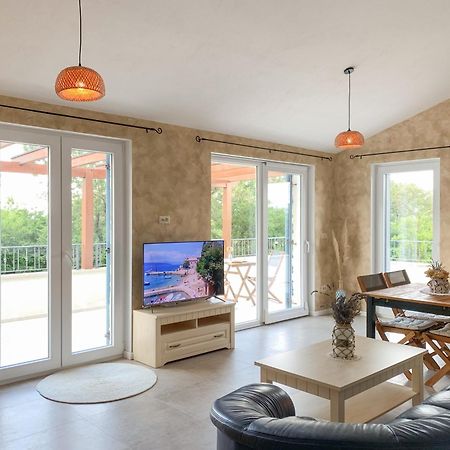 Milohnici Villa Alara - Charming Villa With Heated Swimming Pool מראה חיצוני תמונה
