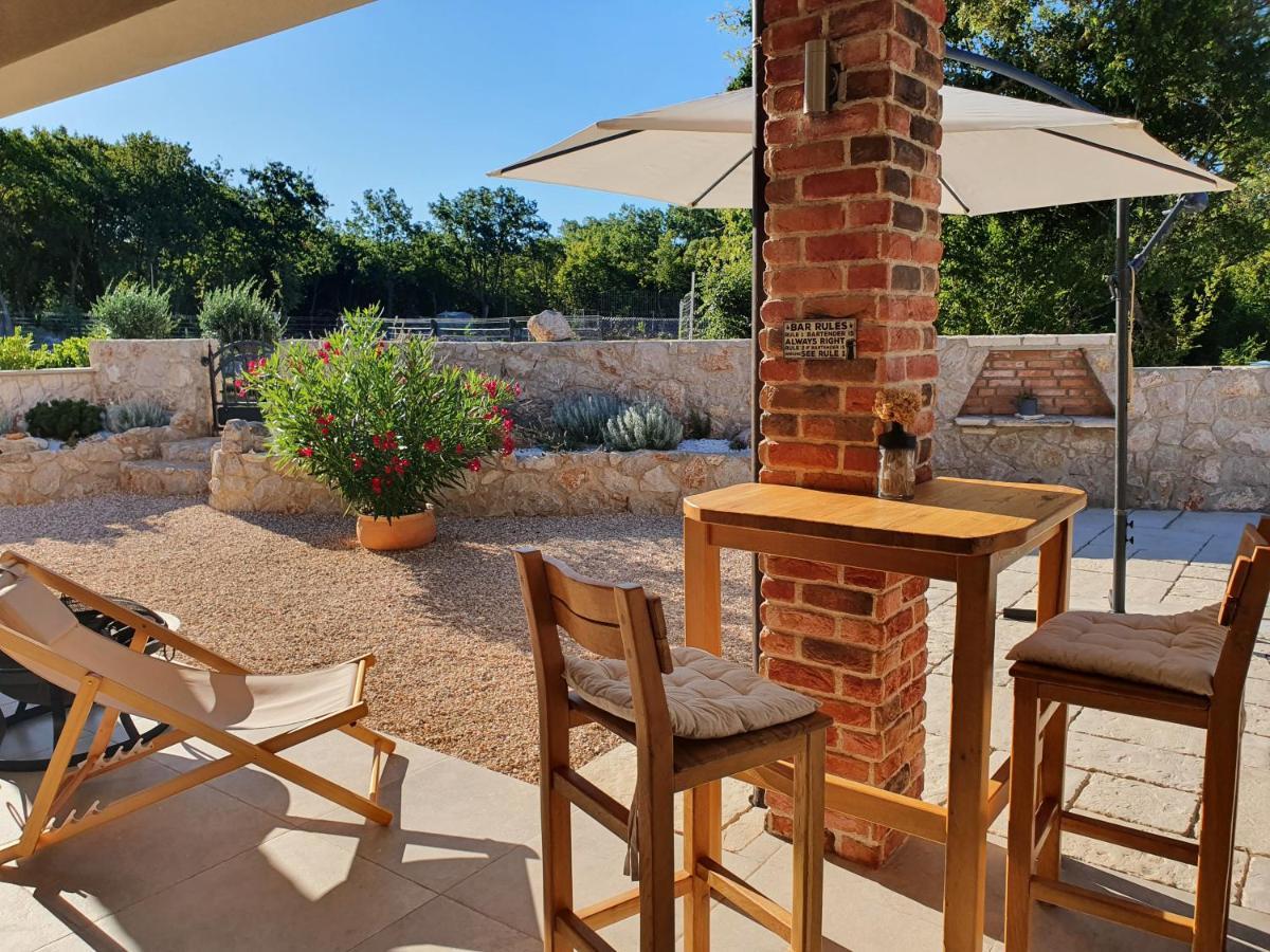 Milohnici Villa Alara - Charming Villa With Heated Swimming Pool מראה חיצוני תמונה