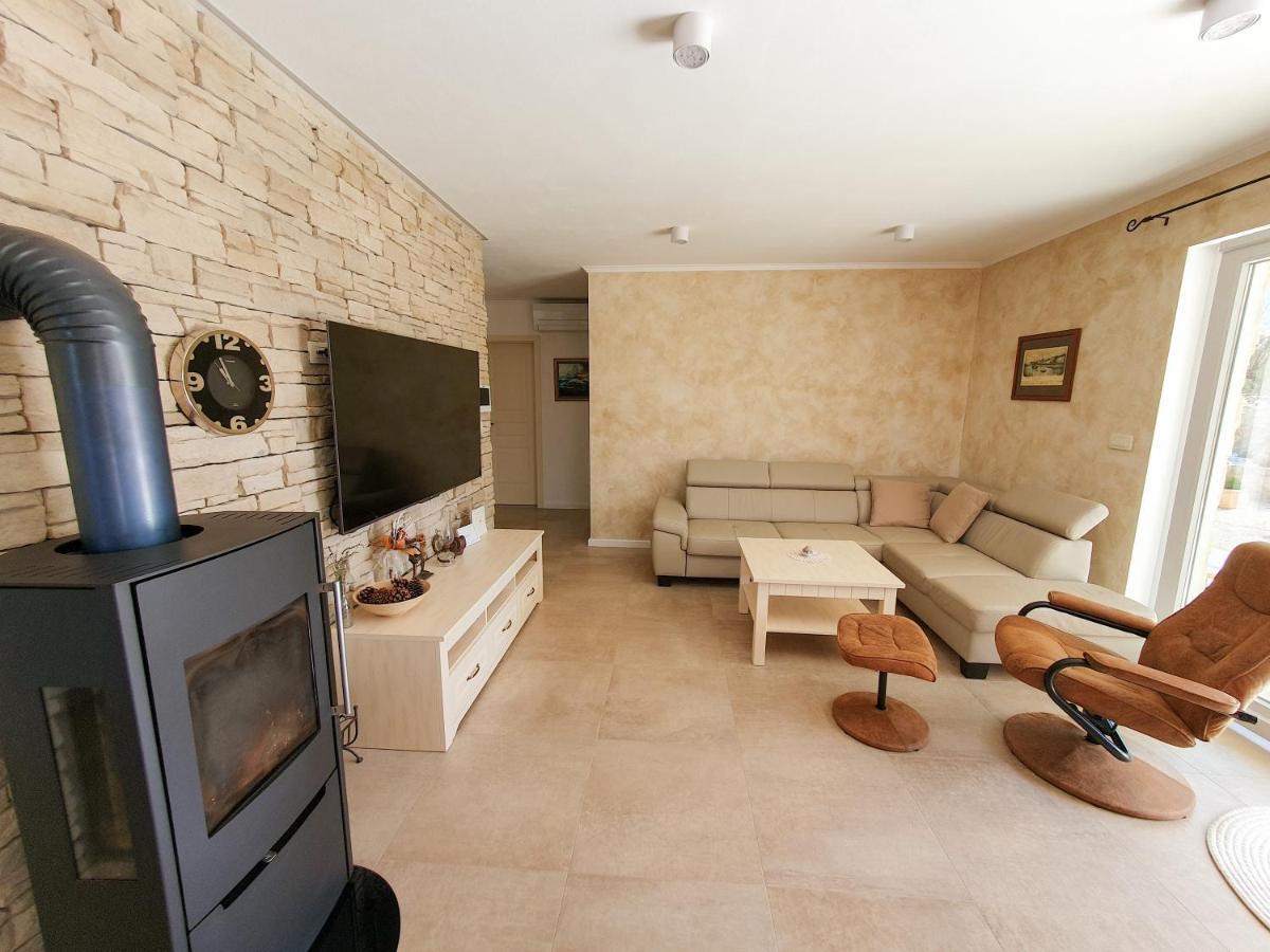 Milohnici Villa Alara - Charming Villa With Heated Swimming Pool מראה חיצוני תמונה