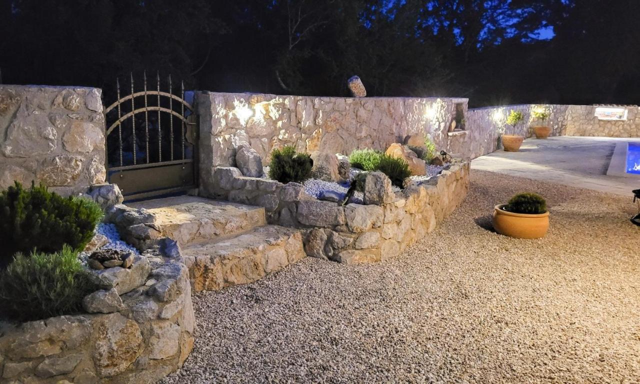 Milohnici Villa Alara - Charming Villa With Heated Swimming Pool מראה חיצוני תמונה