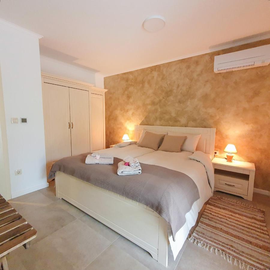 Milohnici Villa Alara - Charming Villa With Heated Swimming Pool מראה חיצוני תמונה