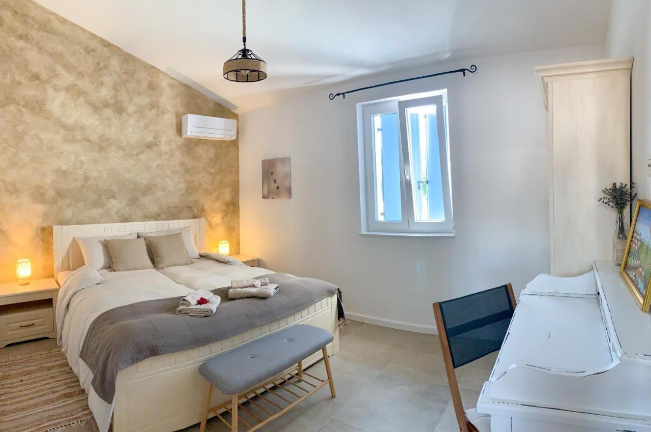 Milohnici Villa Alara - Charming Villa With Heated Swimming Pool מראה חיצוני תמונה