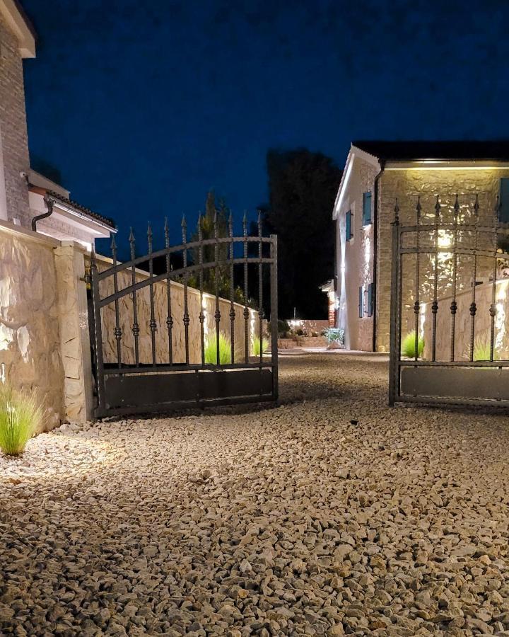 Milohnici Villa Alara - Charming Villa With Heated Swimming Pool מראה חיצוני תמונה